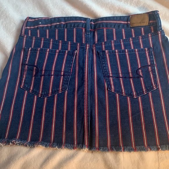 American Eagle denim striped mini skirt size 10 15.5 inches long NWOT - Picture 2 of 2